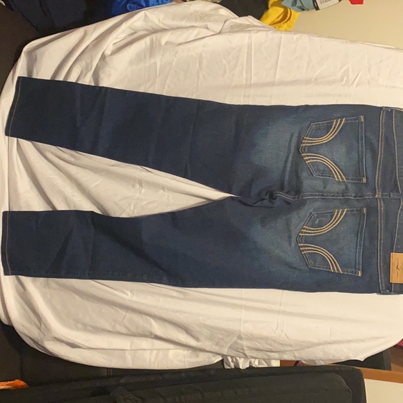 Hollister Ripped Jeans - Picture 3 of 9